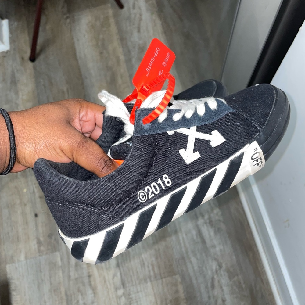 Off white low top converse